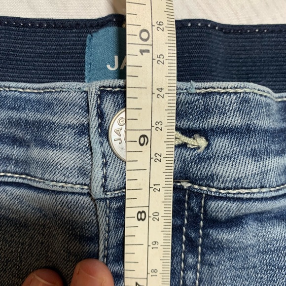 NWT JAG Alex mid rise boyfriend short. Cuffed. Size 6. - Picture 8 of 10